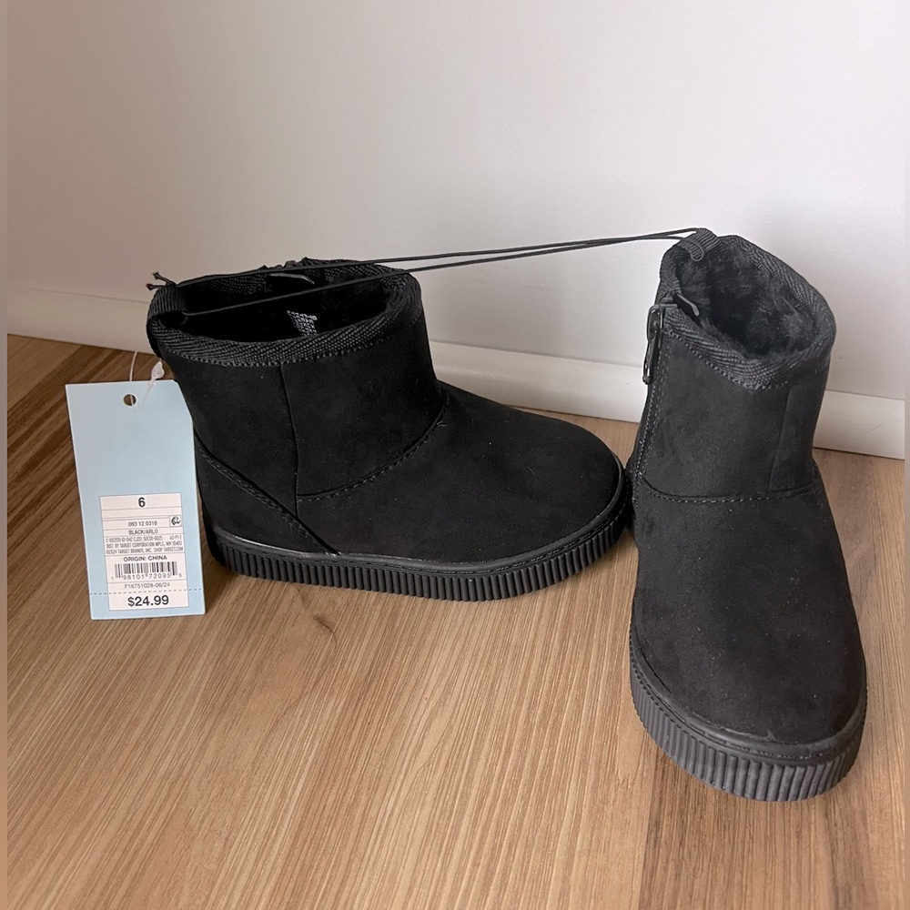 BNWT Cat & Jack Boots